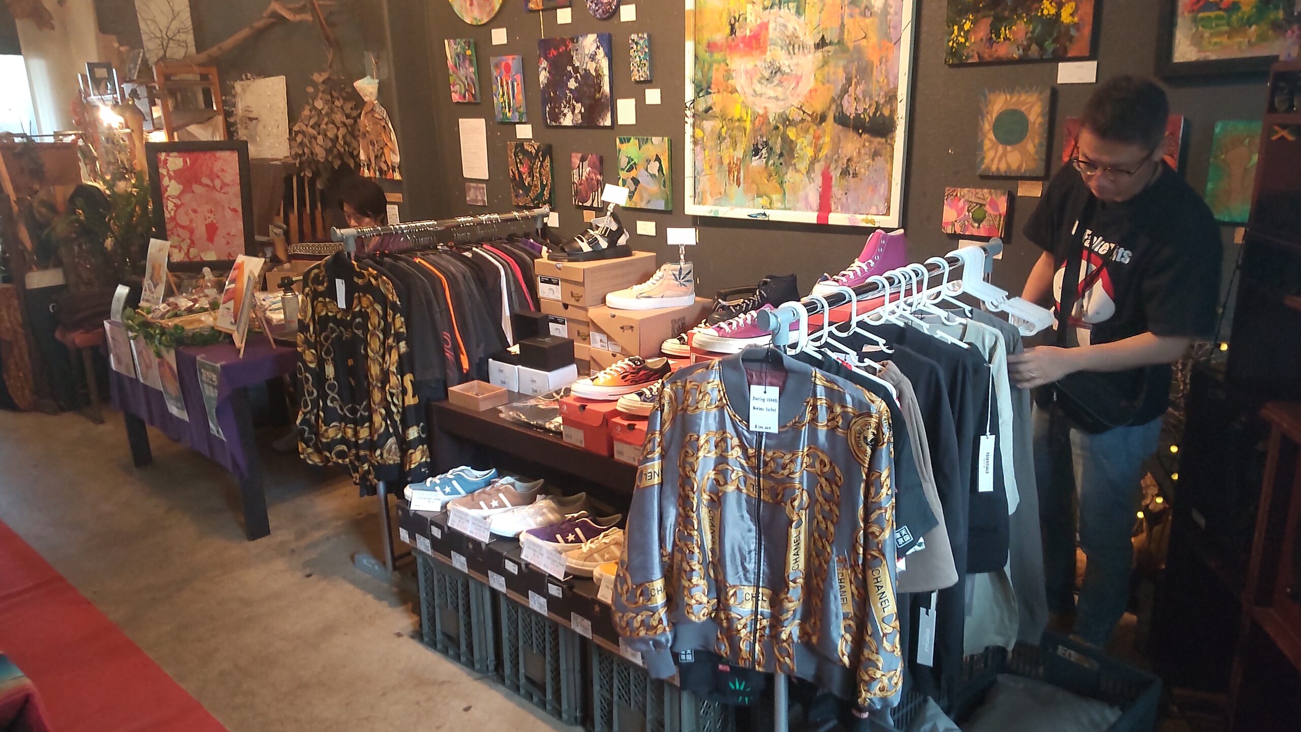 PHOTO GALLERY Gold Ghost Market